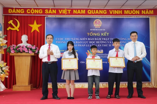 Trao giải 'Sáng kiến bảo đảm trật tự trường học về phòng ngừa bạo lực học đường'