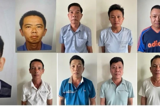 Triệt phá ổ bạc tại Bắc Ninh được canh gác với 7 lần cửa