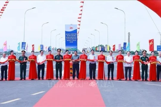 Khánh thành và thông xe cầu Phong Châu mới tại tỉnh Phú Thọ