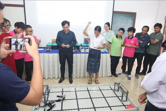 Việt Nam và Lào tăng cường hợp tác giáo dục STEM - Robotics