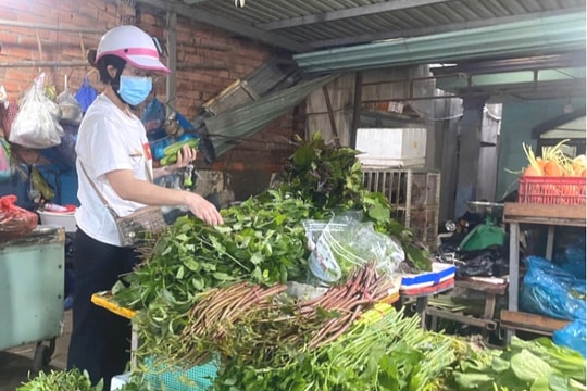 Sinh viên đi chợ: Sợ “chặt chém”, ngại mặc cả từng đồng