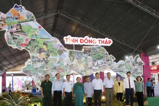 Khai mạc triển lãm 'Đồng Tháp - Hành trình khát vọng phát triển'