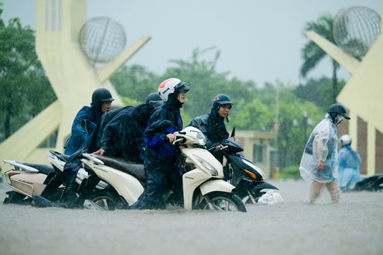 Tin mới nhất về cơn bão số 10: Khi nào Hà Nội xuất hiện mưa to, gió mạnh nhất?
