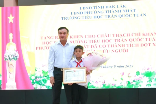 Phó Chủ tịch UBND tỉnh Đắk Lắk: Cần noi gương dũng cảm của em Thạch Chí Khang