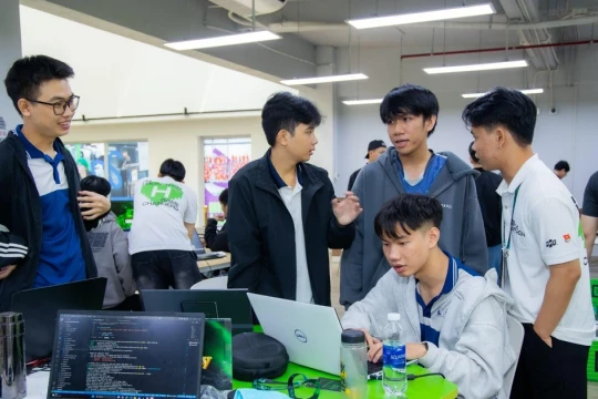 Sinh viên chinh phục bài toán logistics thông minh