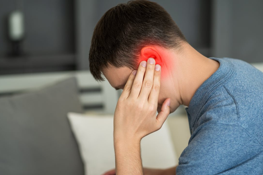 Ù tai và đau tai là triệu chứng bệnh gì?