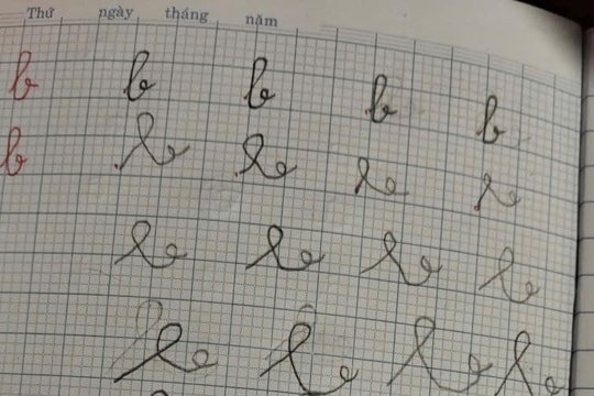 Học sinh lớp 1 tập viết chữ "B" nhưng kết quả nhận về gây sốc, dân mạng xem xong cười nghiêng ngả còn giáo viên thì nhăn mặt