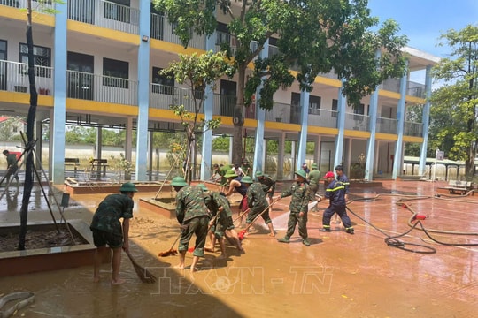 Hà Nội yêu cầu các trường học không tổ chức sinh hoạt ngoại khóa trong mưa bão