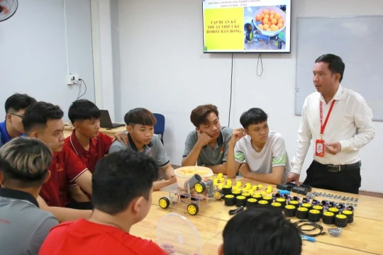 Cuộc đua nhân lực ngành công nghệ cao