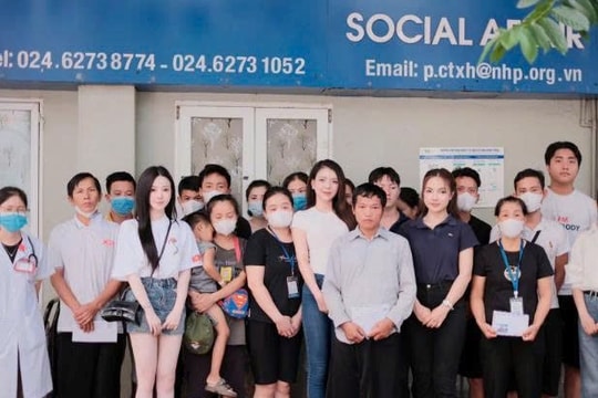 Một trái tim, vạn sẻ chia – Ngân Kina đồng hành cùng gia đình bệnh nhân tại Viện Nhi TW
