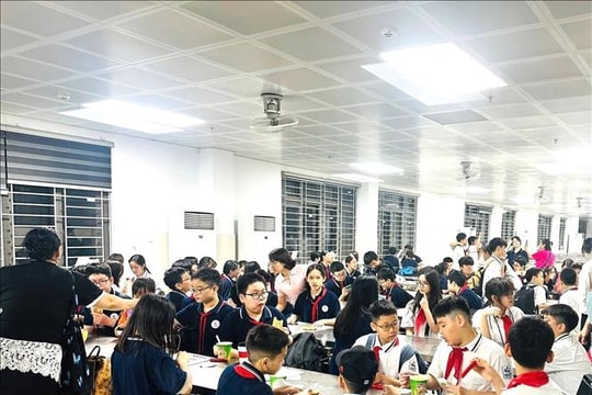 Ngày 2/10, học sinh Hà Nội đi học trở lại, các trường linh hoạt dạy học