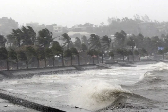 Bão Matmo giật cấp 10, mỗi giờ đi được 15-20km