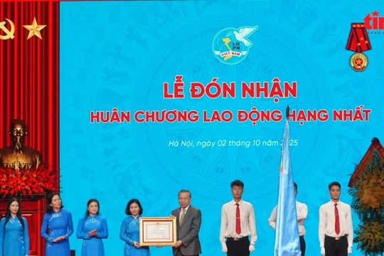 Trung ương Hội Liên hiệp Phụ nữ Việt Nam đón nhận Huân chương Lao động Hạng Nhất