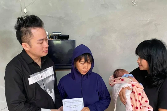 Nghệ sĩ chung tay hỗ trợ đồng bào vùng bão, lũ: Biến yêu thương thành hành động
