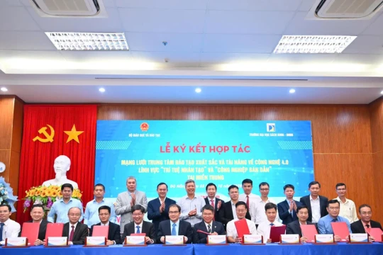 Miền Trung ra mắt mạng lưới đào tạo xuất sắc về AI và công nghiệp bán dẫn