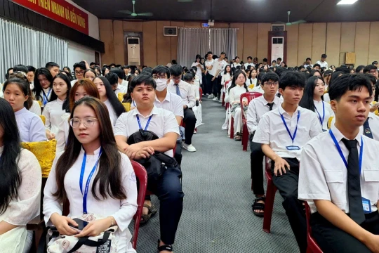 Tân sinh viên nhập học vào Trường Đại học Khoa học Huế tăng cao