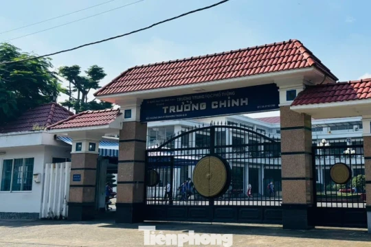 Mất điện thoại, giáo viên yêu cầu cả lớp viết 'người nghi ngờ' khiến phụ huynh bức xúc