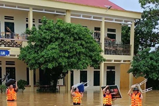 Bức thư Trung thu lay động lòng người từ nữ hiệu trưởng vùng lũ Lào Cai