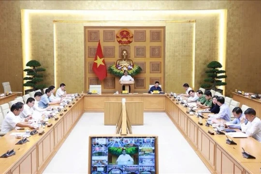 Thủ tướng: Dứt khoát không để người dân sống trong cảnh 'màn trời chiếu đất', đói khát