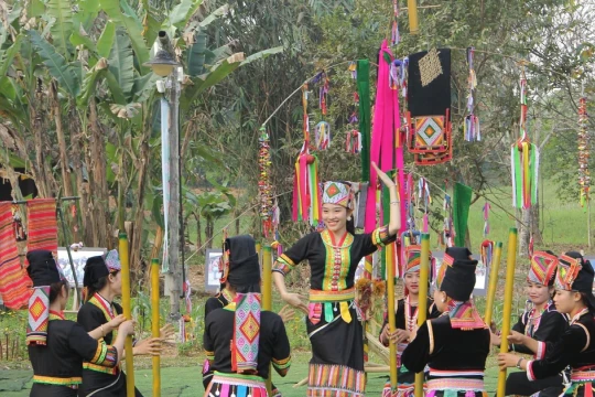 Sắc màu văn hóa truyền thống qua chương trình 'Em là hoa của núi'