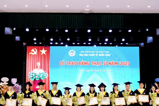 Đại học Kinh tế Quốc dân trao bằng thạc sĩ năm 2025