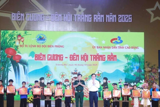 Mang Trung thu đến học sinh vùng cao, biên giới