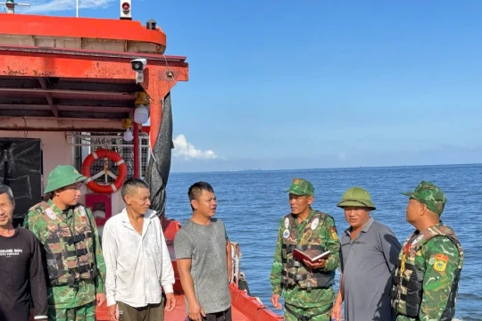 Quảng Ninh cấm biển từ 8h ngày 5/10