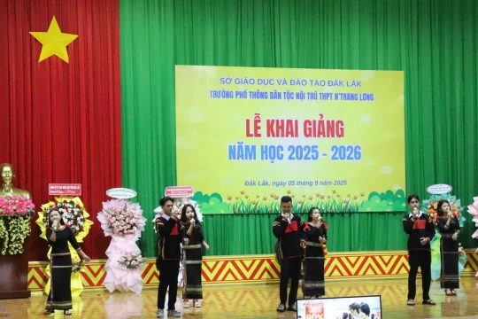 Cô giáo nội trú gieo niềm tự hào văn hóa cho học trò