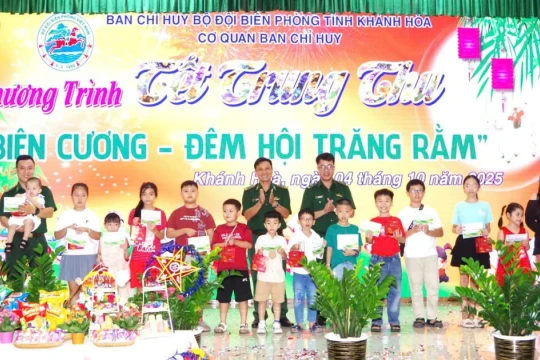 Ấm áp đêm Trung thu tại Bộ đội Biên phòng tỉnh Khánh Hòa