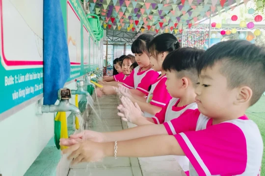 Làm sao để học sinh cảm thấy nhà vệ sinh trường học như ở nhà