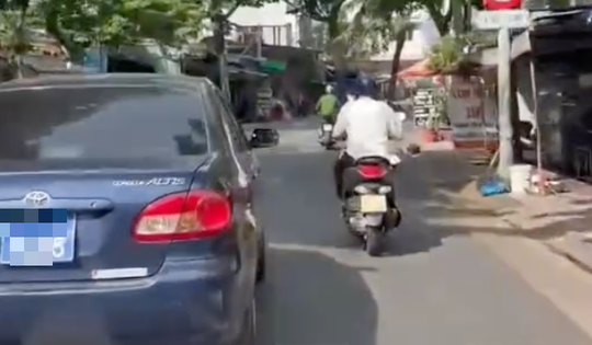 Ô tô biển xanh đi vào đường cấm ở TP HCM bị CSGT tìm ra