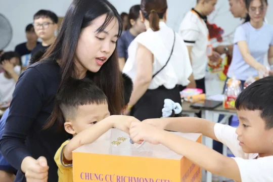 TPHCM tiếp nhận hơn 42 tỷ đồng hỗ trợ đồng bào khắc phục bão lũ