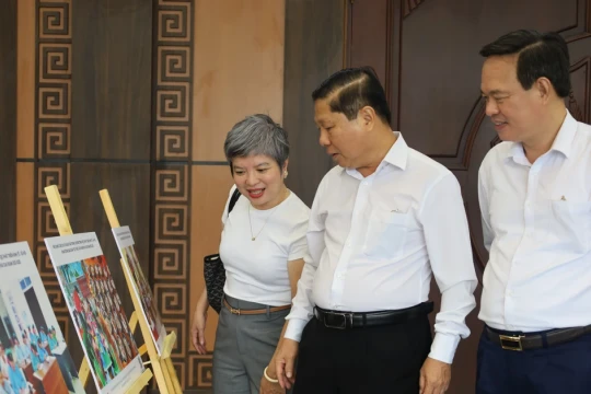 Báo GD&TĐ triển lãm ảnh chuyên đề giáo dục vùng dân tộc thiểu số
