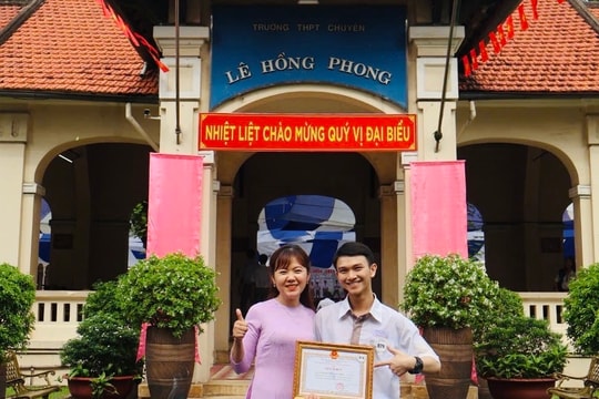 Nam sinh trường chuyên hàng đầu TPHCM đạt thủ khoa kép đại học