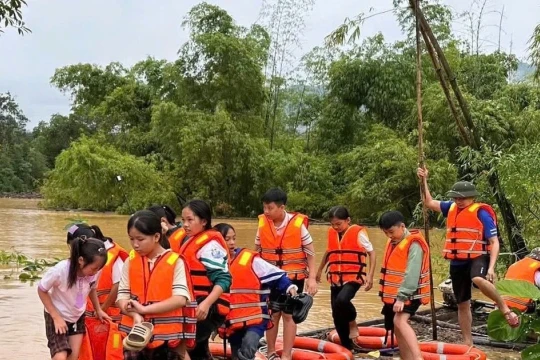 Trường học Thái Nguyên ‘gồng mình’ trong mưa lũ