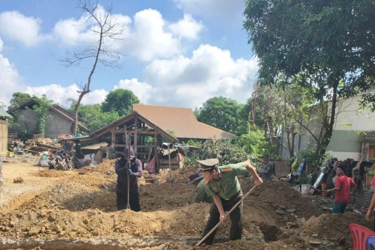 Công an Lâm Đồng xóa nhà tạm vùng khó
