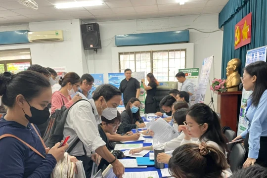 TPHCM giảm hơn 17% người nộp hồ sơ hưởng trợ cấp thất nghiệp