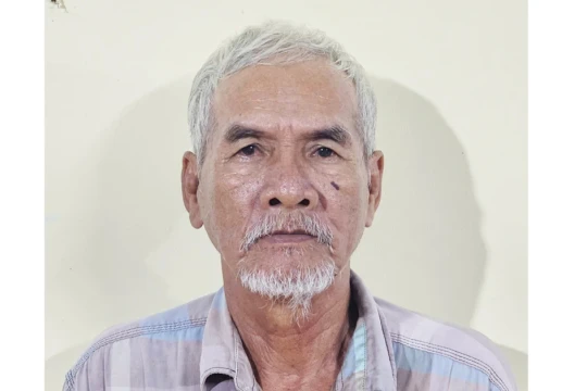 Bắt giam cụ ông 'râu xanh' 71 tuổi xâm hại bé gái sang xin đồ ăn