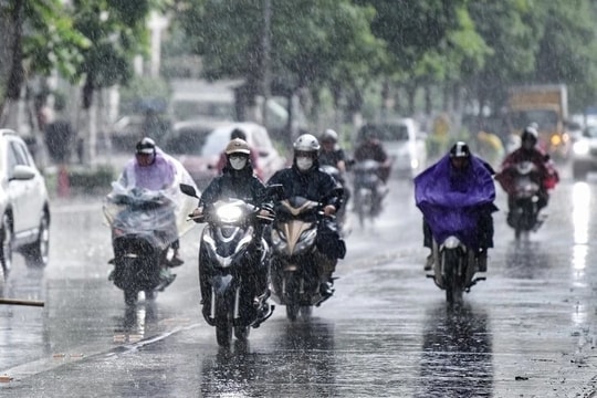Hà Nội cảnh báo mưa dông, gió giật ở nội thành