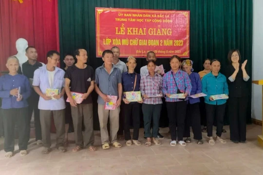 Lớp học nối dài tri thức vùng biên