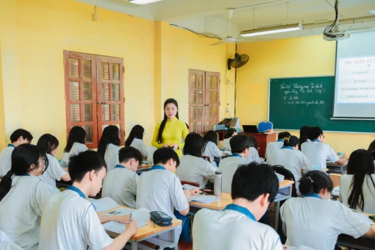 Ban hành Chương trình giáo dục nâng cao các môn chuyên