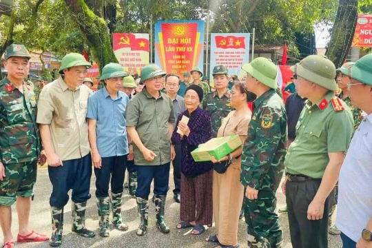 Phó Thủ tướng Trần Hồng Hà kiểm tra khắc phục hậu quả bão số 11 tại Cao Bằng