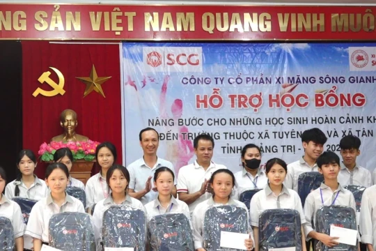 Xi măng Sông Gianh trao 60 suất học bổng, viết tiếp câu chuyện đẹp cho cộng đồng