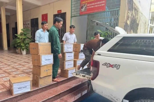 Ấm áp tình sẻ chia, hỗ trợ trường học sau bão