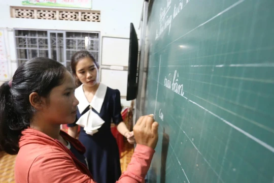 Giữ vững thành quả xóa mù chữ, nâng cao chất lượng học tập cộng đồng