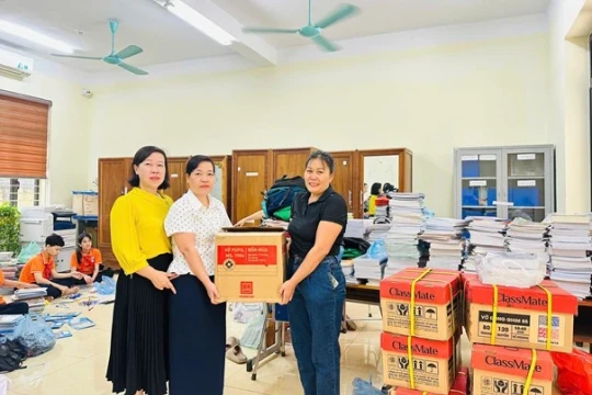 Trường học Hà Nội san sẻ mất mát với học sinh vùng lũ