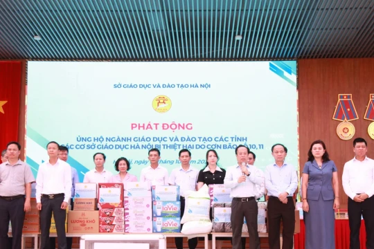 Ngành GD-ĐT Hà Nội sẻ chia khó khăn với các thầy cô giáo, học sinh vùng bão lũ