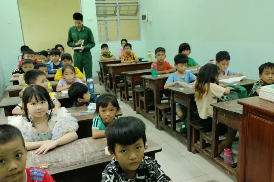 Lớp học tình thương viết tiếp ước mơ của trẻ nghèo