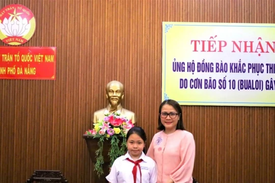 Nữ sinh lớp 7 ở Đà Nẵng gom tiền tiết kiệm ủng hộ đồng bào bị ảnh hưởng mưa lũ