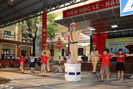 Hơn 1.000 học sinh được trải nghiệm 'Em là chiến sĩ Cảnh sát giao thông'